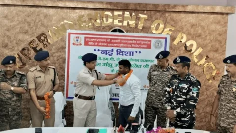 Jharkhand: लातेहार में JJMP का सब जोनल कमांडर लवलेश गंझू ने किया सरेंडर