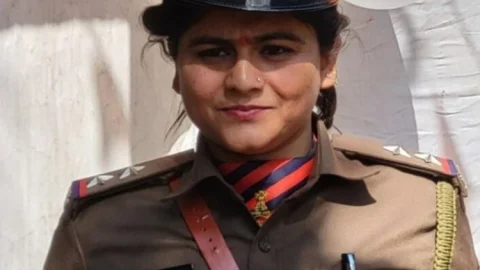 धनबाद : ‘डांडिया डांस’ पर बवाल: महिला थानेदार पर एक्शन पर सवाल—अनुशासन या कम्युनिटी पुलिसिंग पर चोट?