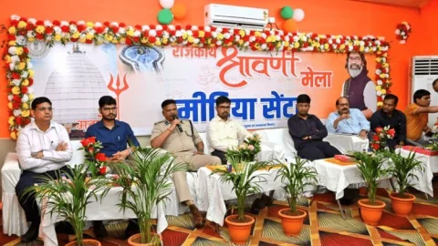 Deoghar Shravani Mela 2025 :  एक सप्ताह में 870053 श्रद्धालुओं ने बाबा बैद्यनाथ पर किया जलार्पण , 50 54784 रूपये हुई आय