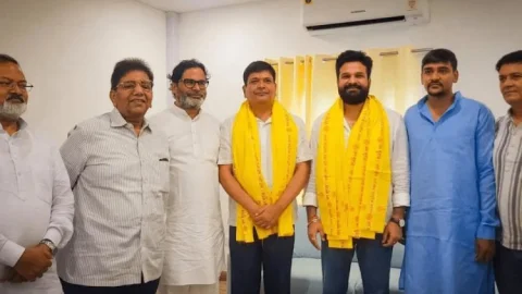 Bihar: बिहार विधानसभा चुनाव से पहले प्रशांत किशोर हुए और मजबूत, एक्स IPS और भोजपुरी स्टार जनसुराज में शामिल
