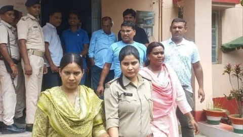 Bihar : समस्तीपुर में विजीलेंस का एक्शन, 20 हजार रुपये घूस लेते लेते महिला थानाध्यक्ष व ड्राइवर अरेस्ट