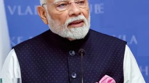 सबसे लंबे समय तक प्रधानमंत्री पद पर बने रहने वाले देश के दूसरे PM बने नरेंद्र मोदी, इंदिरा गांधी का रिकॉर्ड तोड़ा