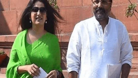 Jharkhand : निशिकांत दुबे की वाइफ अनामिका गौतम पर FIR, हाईकोर्ट ने केस की जांच पर लगायी रोक