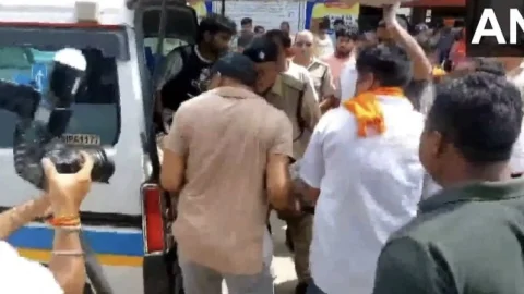 Mansa Devi Stampede : हरिद्वार के मनसा देवी मंदिर में दर्शन के दौरान भगदड़, छह श्रद्धालुओं की मौत, 26 घायल
