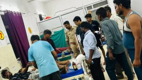 Uttar Pradesh:  बाराबंकी के औसानेश्वर मंदिर में भगदड़, दो की मौत, 29 श्रद्धालु घायल
