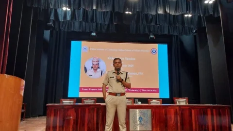 Dhanbad: धनबाद एसएसपी प्रभात कुमार ने IIT-ISM के नये स्टूडेंट्स को किया प्रेरित, सफलता के मंत्र बताये
