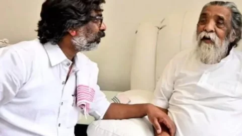Shibu Soren Health: शिबू सोरेन की तबीयत फिर बिगड़ी, गंगाराम हॉस्पिटल में हैं एडमिट, सीएम हेमंत सोरेन पहुंचे दिल्ली