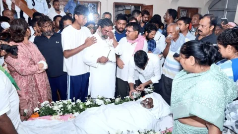 Jharkhand : पंचतत्व में विलीन हुए दिशोम गुरु शिबू सोरेन, CM हेमंत सोरेन ने दी मुखाग्नि, जनसैलाब ने कहा अंतिम जोहार