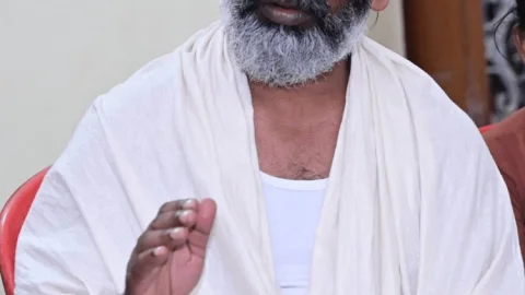 Jharkhand : नेमरा में होगा दिशोम गुरु शिबु सोरेन का श्राद्धकर्म, गांव में रहकर सीएम हेमंत निभा रहे हैं बेटे का फर्ज