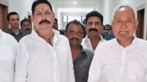Bihar: सीएम आवास पहुंचे अनंत सिंह,नीतीश कुमार से 15 मिनट तक बंद कमरे में हुई सीक्रेट मीटिंग