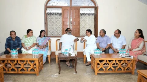 Jharkhand : दिशोम गुरु शिबू सोरेन को नेमरा में दी जा रही है भावपूर्ण श्रद्धांजलि