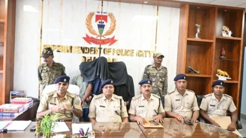 Dhanbad: धनबाद में पुलिस की बड़ी कार्रवाई,बाइक चोर गैंग का खुलासा, पांच बाइक बरामद, तीन क्रिमिनल अरेस्ट