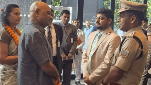 धनबाद पहुंचे सीबीआई डायरेक्टर प्रवीण सूद, कहा- “लोकल समस्याओं को समझना उद्देश्य”, अफसरों के साथ की समीक्षा बैठक