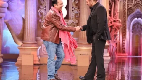 बिग बॉस 19 के मंच पर धनबाद के 'गैंग्स ऑफ वासेपुर' के लेखक ज़ीशान कादरी का जलवा