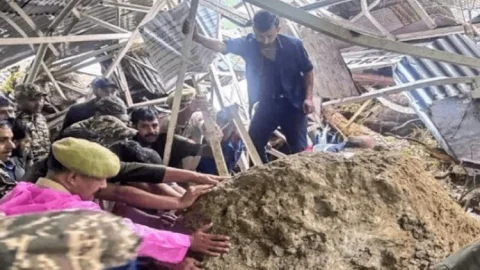 Ardhkuwari Landslide : माता वैष्णो देवी यात्रा मार्ग पर लैंडस्लाइड से आठ की मौत, 14 घायल  