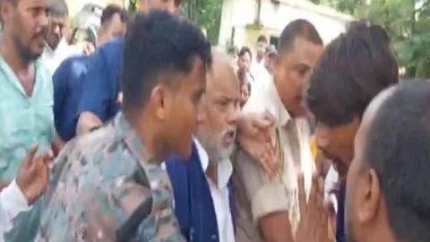 Bihar: बिहार में मंत्री श्रवण कुमार पर हमला, एक किमी भागकर बचायी जान, बॉडीगार्ड सहित कई लोग घायल