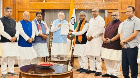 Jharkhand: सूर्या हांसदा एनकाउंटर की सीबीआई जांच की मांग, बीजेपी डेलीगेशन ने गवर्नर को सौंपा ज्ञापन