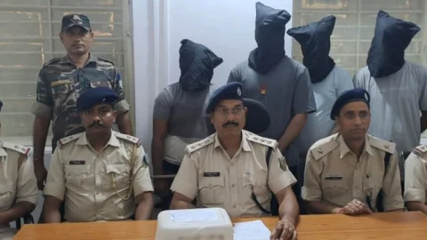 Dhanbad: धनबाद में साइबर पुलिस स्टेशन की बड़ी कार्रवाई,  वारदात को अंजाम देते चार साइबर क्रिमिनल अरेस्ट