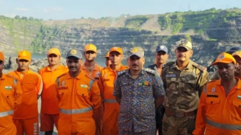Dhanbad : कतरास बीसीसीएल माइंस भू-धंसान हादसा, आठ लोगों की हुई मौत,26 घंटे चला रेस्क्यू ऑपरेशन