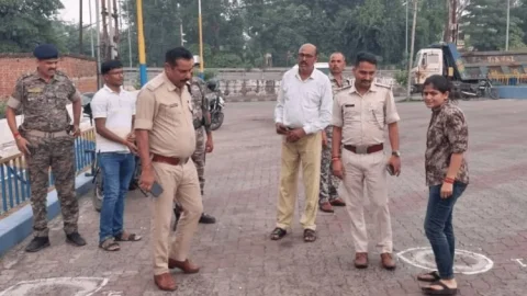 Dhanbad : राजगंज में पेट्रोल पंप पर ताबड़तोड़ फायरिंग, मैनेजर की जान बाल-बाल बची