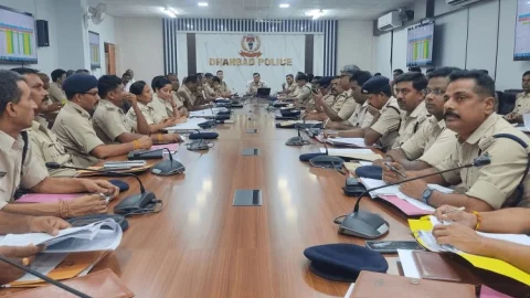 धनबाद: अगस्त की अपराध समीक्षा बैठक, एसएसपी बोले– "जनता निश्चिंत रहे, अपराध पर जीरो टॉलरेंस"