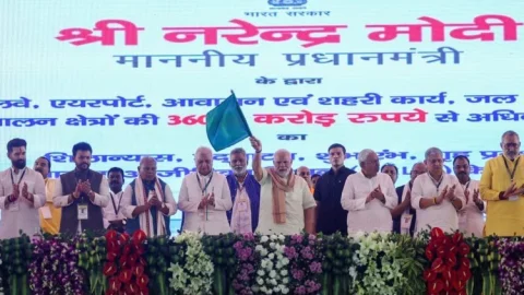 बिहार को 40,000 करोड़ की सौगात, पूर्णिया में PM नरेंद्र मोदी बोले- "भारत में भारत का कानून चलेगा, घुसपैठियों की मनमानी नहीं"