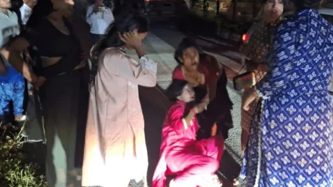 धनबाद में नकली किन्नरों पर असली का वार: श्वेता बनाम सुनैना गुट में सड़क पर जंग, आठ फर्जी पकड़ाये