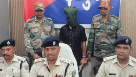 Jharkhand: जामताड़ा पुलिस की बड़ी कार्रवाई, साइबर ठगों का सिम सप्लायर अरेस्ट,  377 असम नंबर के सिम कार्ड बरामद