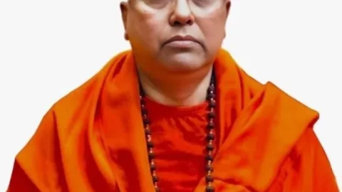 आगरा के होटल से अरेस्ट हुआ चैतन्‍यानंद: आधार कार्ड  पर ‘स्‍वामी पार्थसारथी नाम’, विजिटिंग कार्ड पर UN राजदूत!