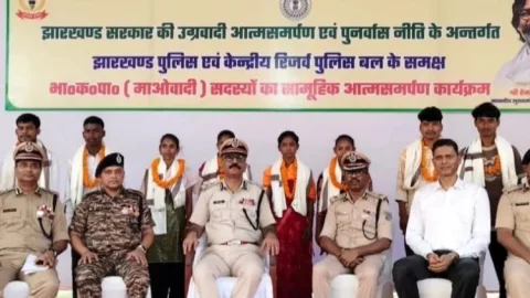 Jharkhand :  झारखंड में नक्सलवाद को करारा झटका, चाईबासा में 10 माओवादियों ने किया सरेंडर