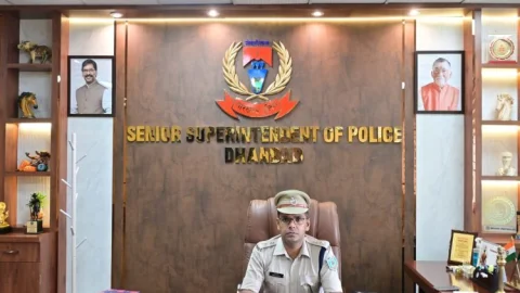 Dhanbad: धनबाद पुलिस का संदेश दुर्गा पूजा पर: खुशियां बांटें, अफवाह नहीं