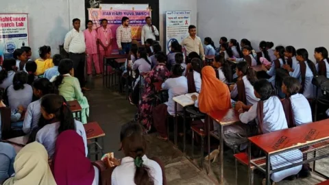 Dhanbad : “समय पर जांच ही कैंसर से बचाव का सबसे बड़ा उपाय”: डॉ. मनीष शर्मा