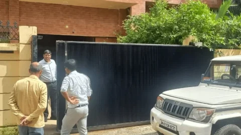 Jharkhand: हजारीबाग भूमि घोटाला में  ACB की बड़ी कार्रवाई, नेक्सजेन के मालिक विनय सिंह के छह ठिकानों पर रेड