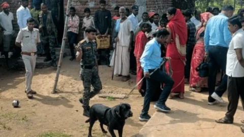 Jharkhand: पलामू में घर के अंदर खून से लथपथ मिली महिला की बॉडी, बेटे ने जतायी मर्डर की आशंका