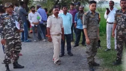 Jharkhand सरायकेला: पत्नी के सामने जमीन विवाद में धारदार हथियार से पति की हत्या, पत्नी गंभीर