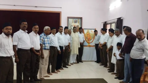 Dhanbad: धनबाद में RSS ने मनाया विजयादशमी, हुआ भव्य शस्त्र पूजन