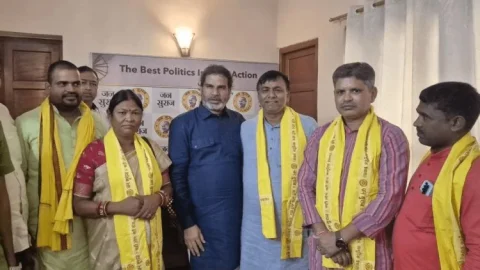 बिहार चुनाव से पहले बड़ा झटका: मांझी की पार्टी में टूट, कई दिग्गज हुए प्रशांत किशोर के साथ