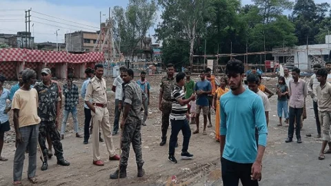 Jharkhand: झरिया टीओपी में घुसकर पुलिसकर्मी पर हमला, प्रेम प्रसंग विवाद ने लिया हिंसक रूप, तोड़फोड़ ,हंगामा