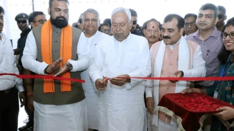 पटना मेट्रो दौड़ी धरती पर: CM नीतीश कुमार ने दिखाई हरी झंडी, कल से आम लोग कर सकेंगे सफर