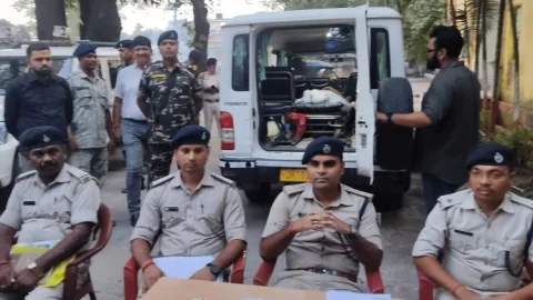 धनबाद बरमसिया गोली कांड: ट्रांसपोर्टर विवाद में फायरिंग, दो आरोपी गिरफ्तार, हथियार बरामद