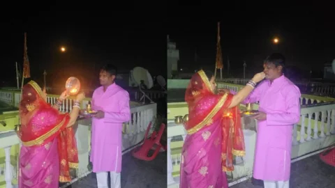 Karva Chauth 2025: चंद्र दर्शन के बाद पति के हाथों से सुहागिनों ने खोला व्रत