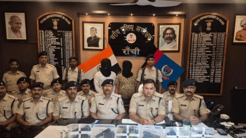 Jharkhand: रांची में पुलिस और राहुल दुबे गैंग के बीच मुठभेड़: दो अपराधियों को गोली, चार गिरफ्तार, भारी हथियार बरामद
