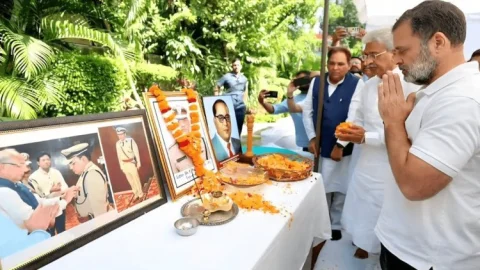 IPS Y Puran Kumar suicide case: राहुल गांधी का सरकार पर हमला:“दलित हैं तो दबा देंगे? दोषियों को करें अरेस्ट”