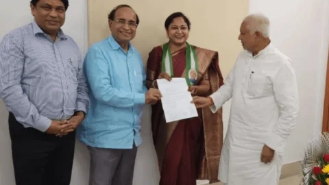 Bihar Elections 2025: शिवहर से JDU ने चर्चित महिला डॉक्टर श्वेता को टिकट दिया, चेतन आनंद को झटका