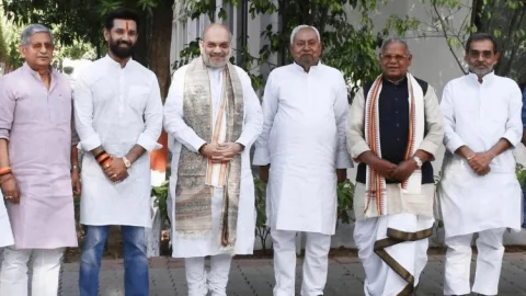 Bihar Elections 2025: NDA ने जारी की 243 उम्मीदवारों की लिस्ट, देखें BJP, JDU, LJPR, HAM और RLSP कैंडिडेट्स के नाम