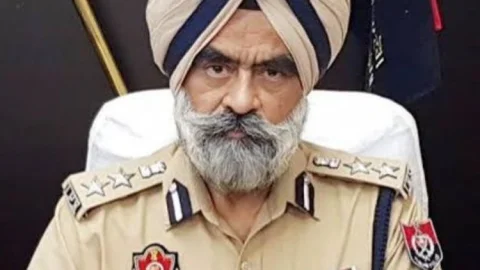 Punjab : DIG हरचरण सिंह भुल्लर के घर से सात करोड़ कैश, 22 लग्जरी घड़ियां और सोना बरामद