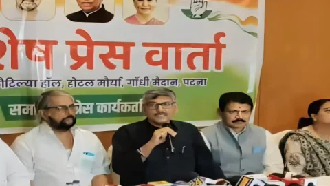 Bihar Assembly Election 2025: टिकट बंटवारे पर कांग्रेस में बगावत! प्रवक्ता आनंद माधव समेत कई नेताओं ने छोड़ी पार्टी