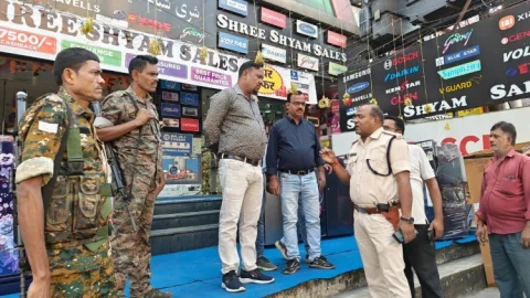 धनतेरस पर धनबाद में खरीदारी का बूम! बाजारों में रौनक, पुलिस रही चौकन्नी