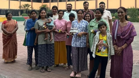 Dhanbad: झरिया में मारवाड़ी युवा मंच ने मनाया “आनंद सबके लिए” उत्सव, जरूरतमंदों के बीच बांटी दीपावली की खुशियां