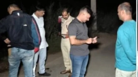 Jharkhand: रांची में पुलिस एनकाउंटर, चौपाटी रेस्टोरेंट मालिक की हत्या करने वाला अपराधी अभिषेक सिंह गोली लगने से घायल
